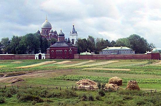 Спасо-Бородинский монастырь. Вид от деревни Семеновское. Бородино