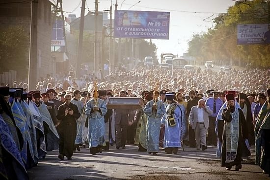 Крестный ход со святыней в Луганске